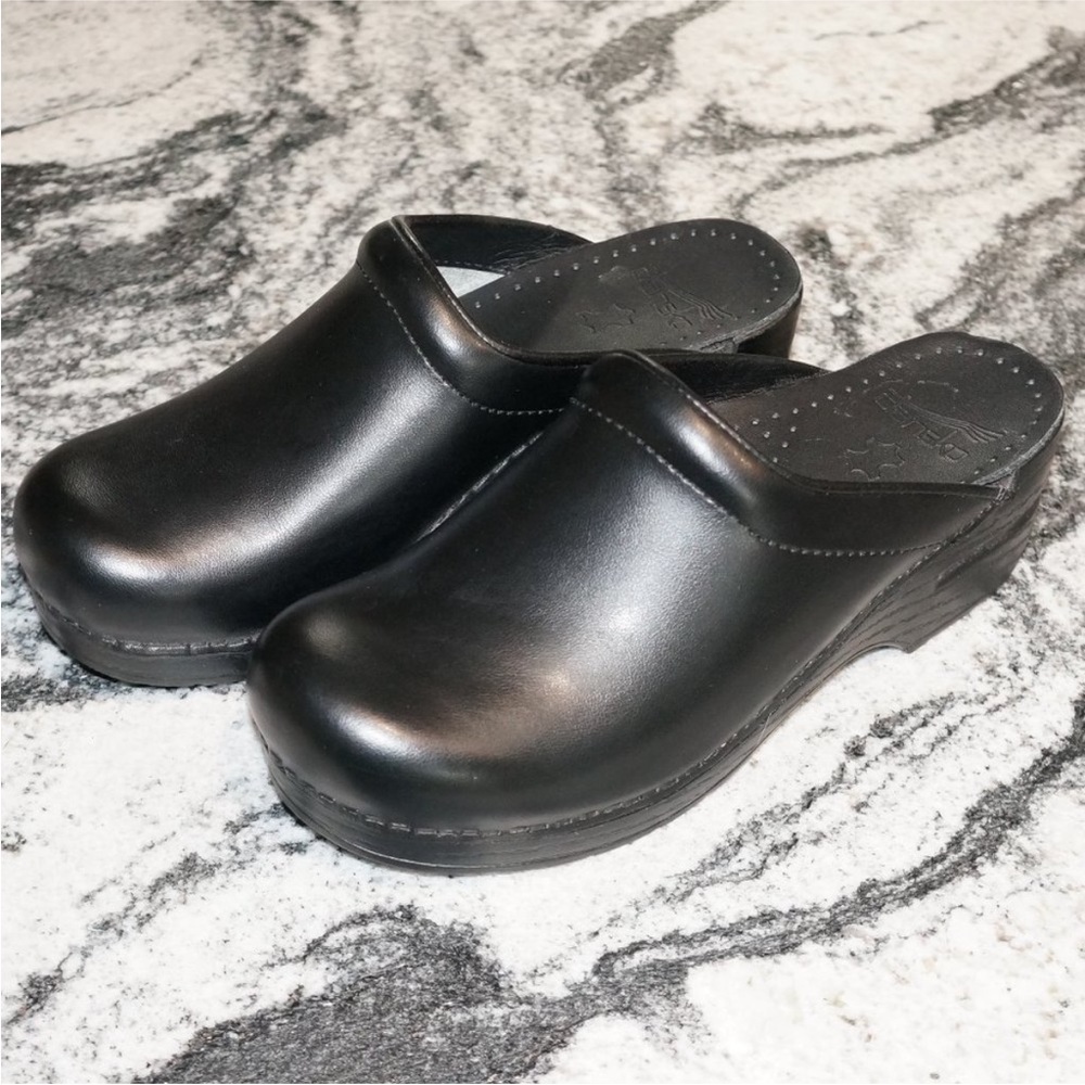 Dansko Black Leather Open Back Sonja
Clogs Women's Size 37 (EU)